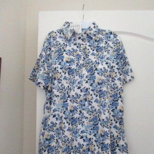 Leon Levin  A Button blouse with short sleeves & bright colors of blue and White